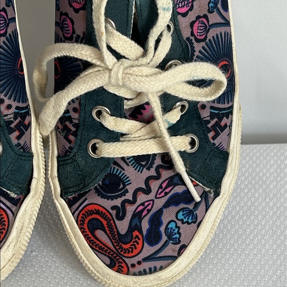 Inkkas Women's Sneakers with Multicolor Pattern Size 8 Flat Lace Front Shoes
